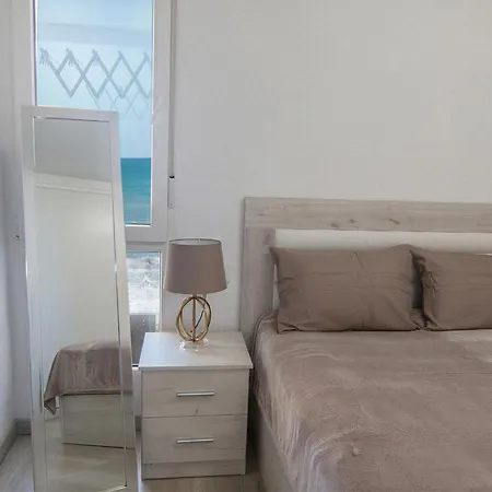 Апартаменти Playa Locos